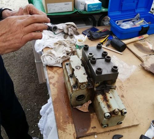 クリックすると油圧機器修理一覧の画像ページに移動します