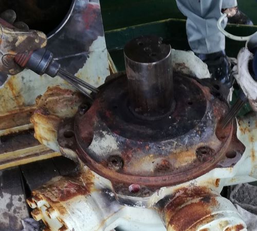 クリックすると　せんぱくよう油圧モーターの　写真に一覧に移動します